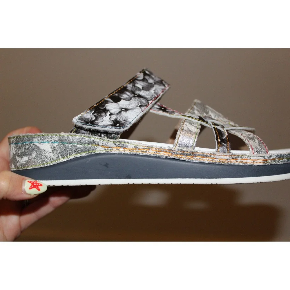 L'Artiste Spring‎ Step Caiman Floral Leather Wedge Slide Sandals Silver White 38